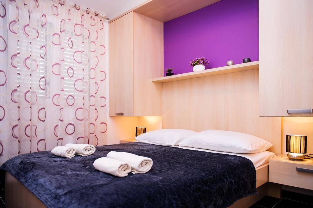 Apartments Zdenka Vinisce Bagian luar foto